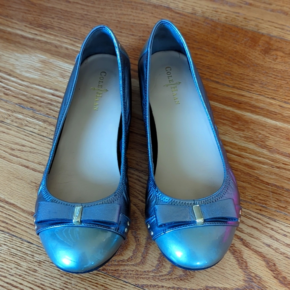 Cole Haan Nike Air ballet flats. Silver leather with Gold metal accents. Size 6.